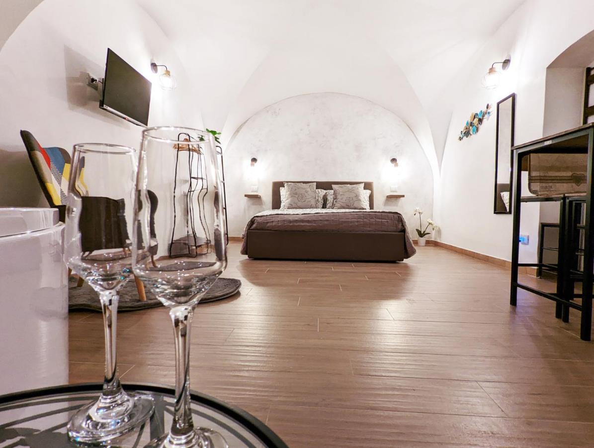Ravi Romantic Jacuzzi Suite Bari Exterior photo